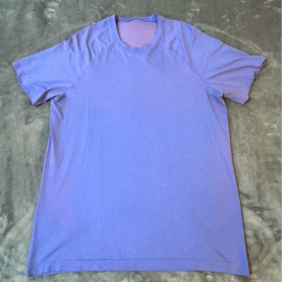 Lululemon Metal Vent Tech Short-Sleeve Shirt 
Velvet Dust / Wild Indigo

#157 - Picture 3 of 6